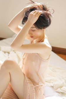 俄罗斯美女尿尿
